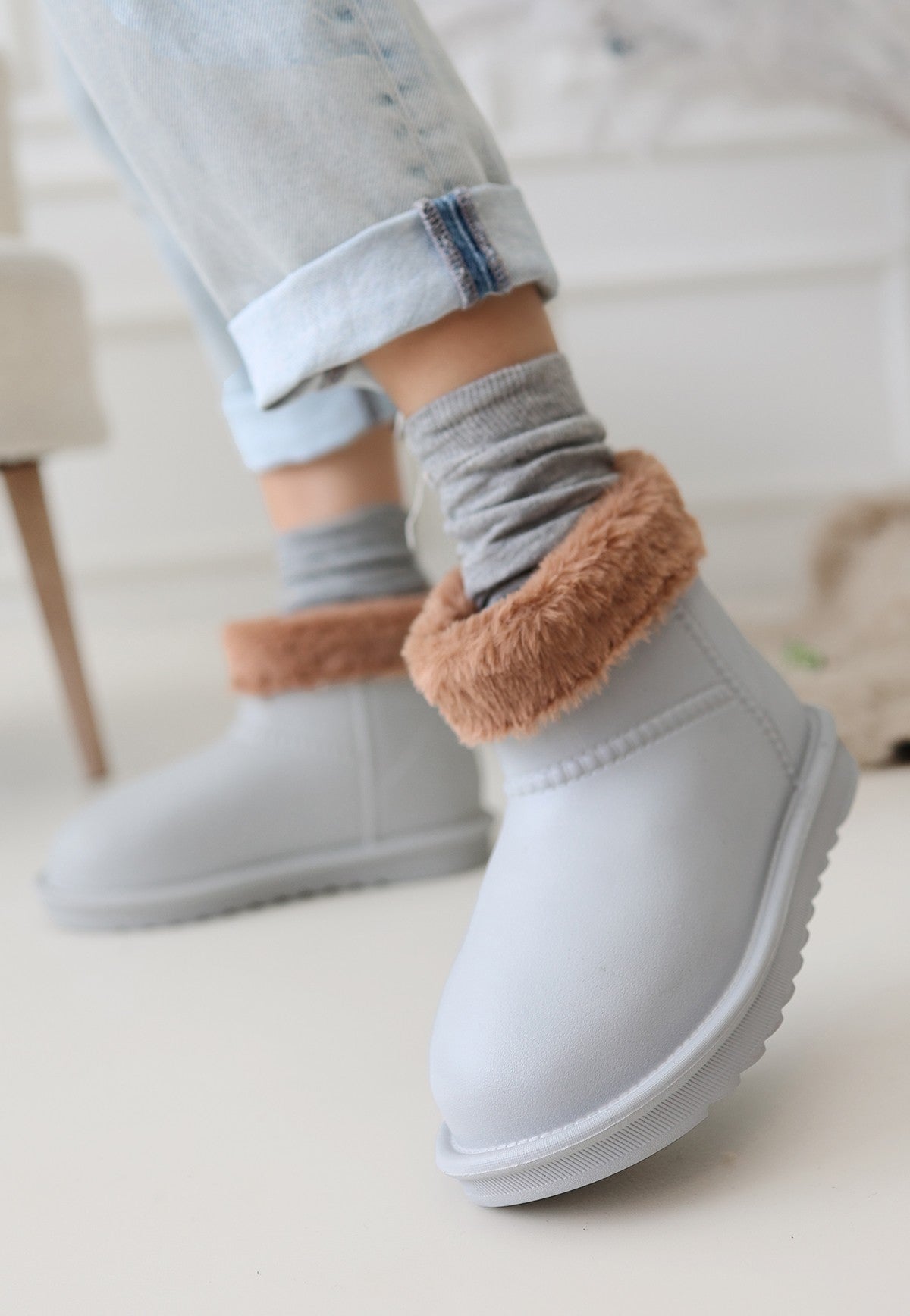 Women's Grey Oval Toe Waterproof Fur Lined Boots - STREETMODE ™