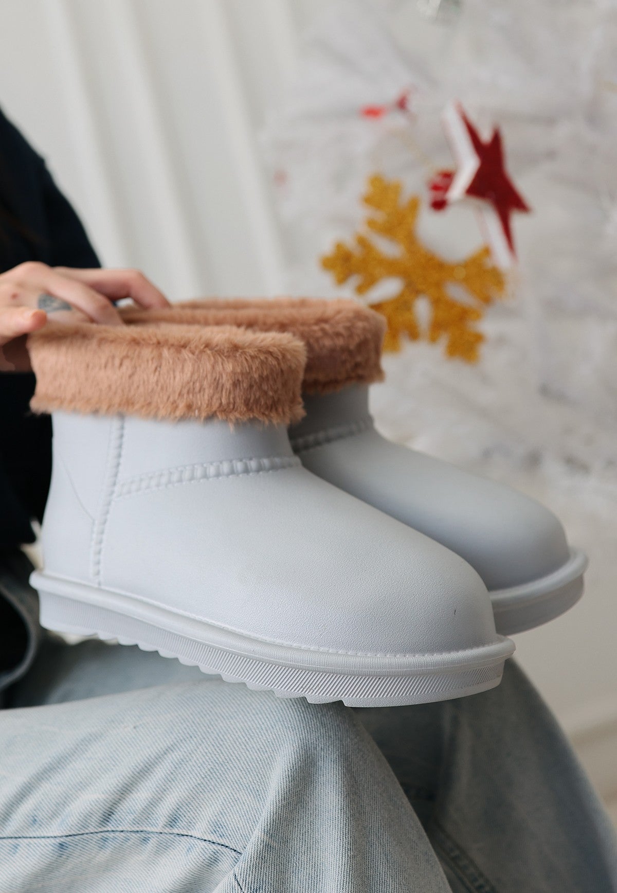 Women's Grey Oval Toe Waterproof Fur Lined Boots - STREETMODE ™