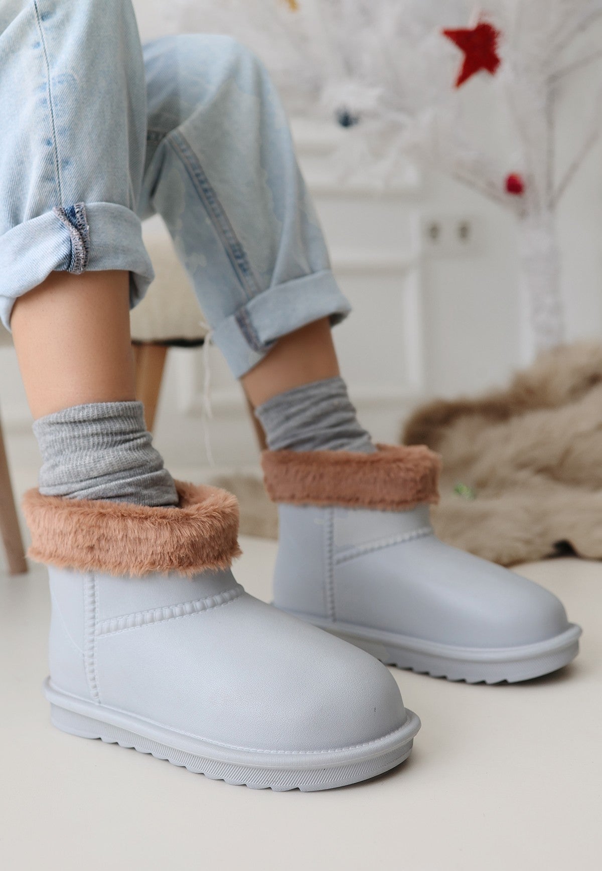 Women's Grey Oval Toe Waterproof Fur Lined Boots - STREETMODE ™