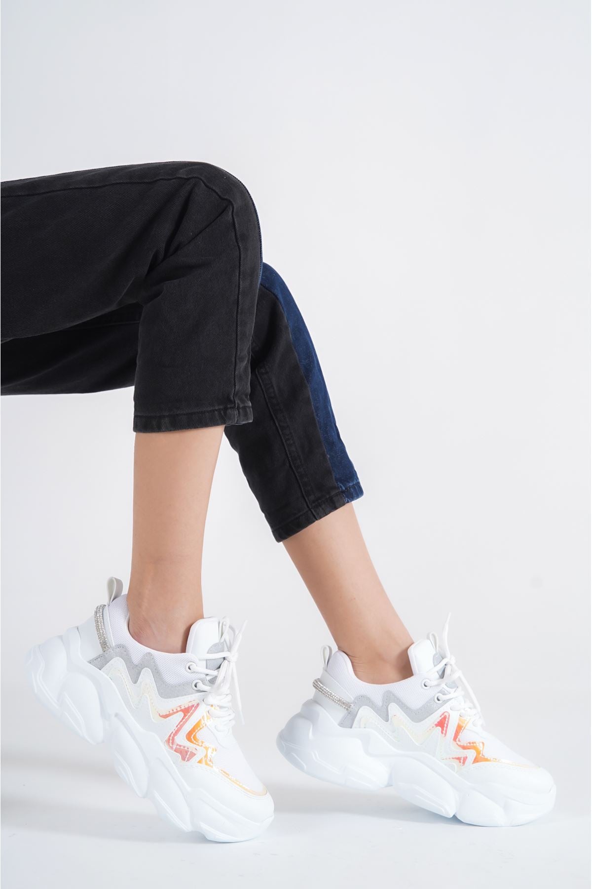 Women's Hardy White Sneakers Shoes - STREETMODE ™