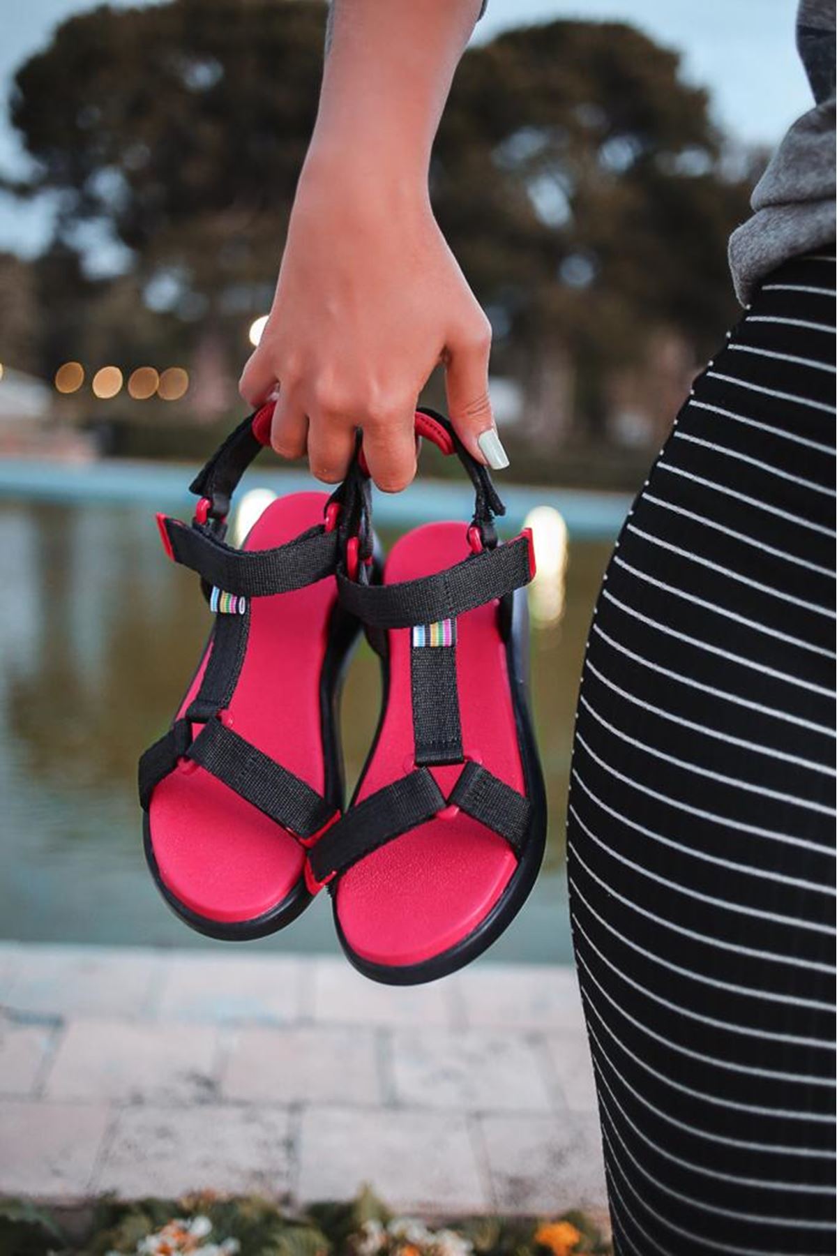 Women's Jeff Black-Red Velcro Sandals - STREETMODE ™