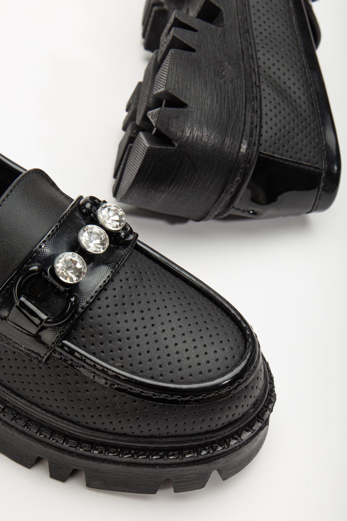 Women's Yesenia Black Diamond Detailed Buckle Oxford Shoes - STREETMODE ™