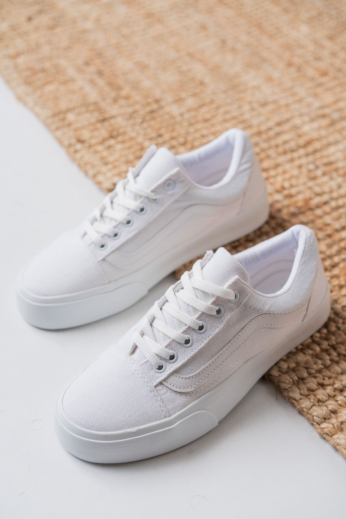 Women's Yukie White Sneakers Sports Shoes - STREET MODE ™
