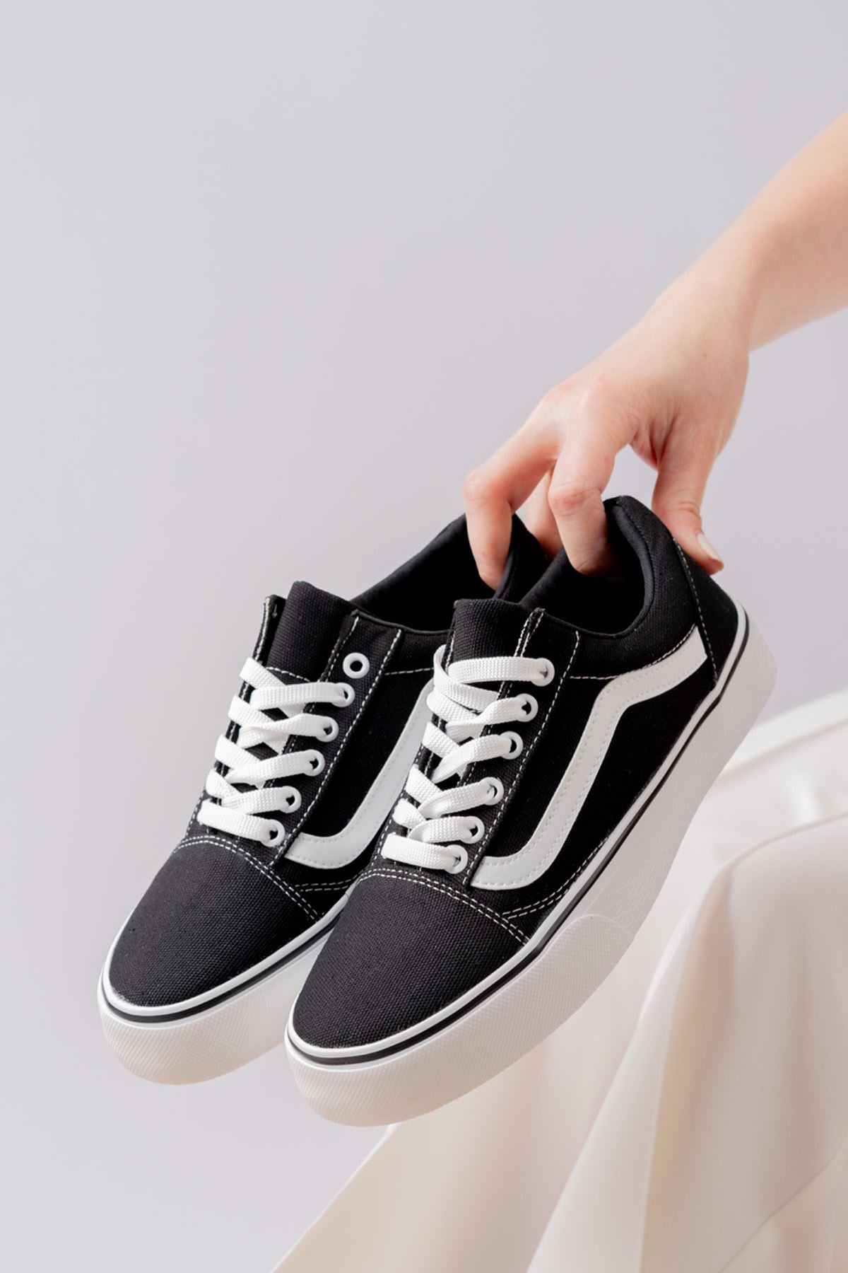 Women's Yukie Black Sneakers Sport Shoes - STREETMODE ™