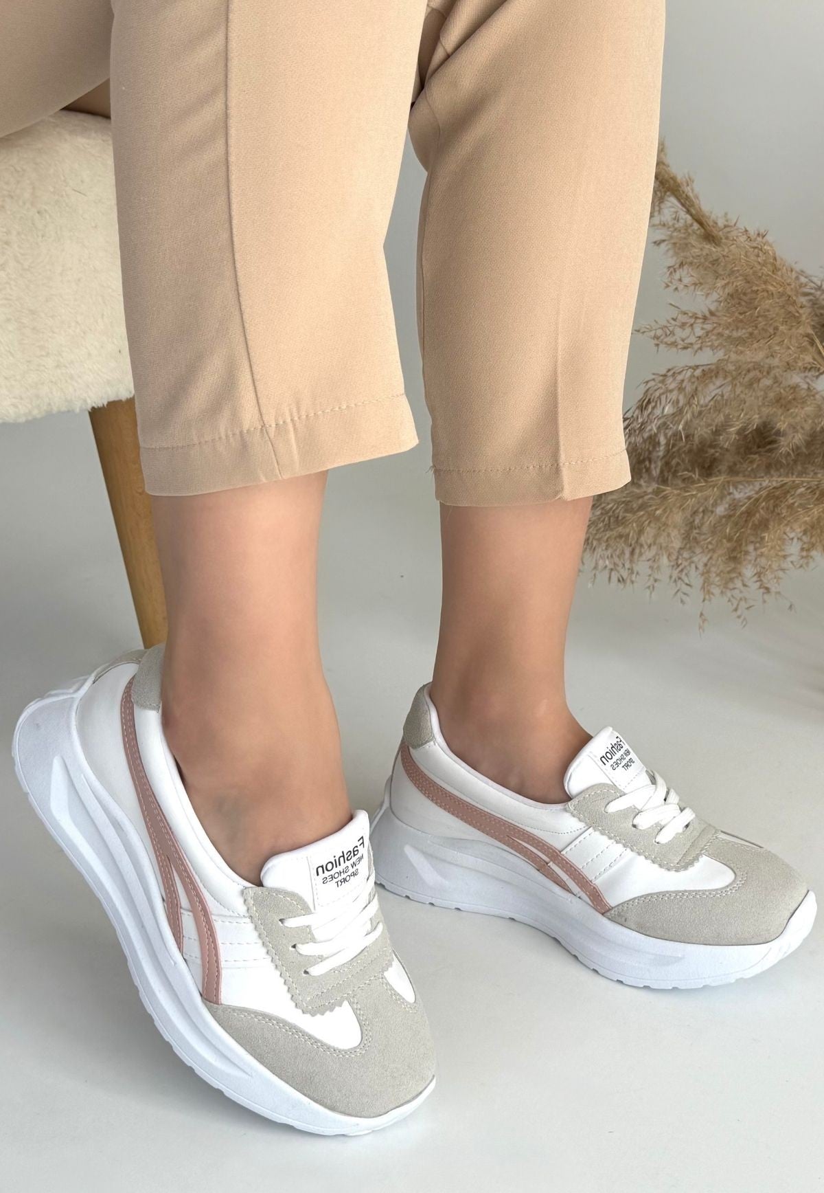 Women's White Skin Powder Detailed Sneakers